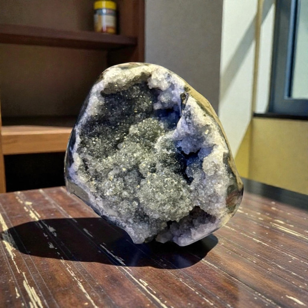 Raw Quartz Geode – Natural Sparkle Energy Stone